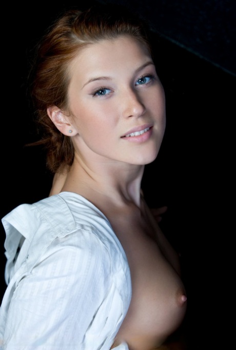 Kira Joy naked actress picture