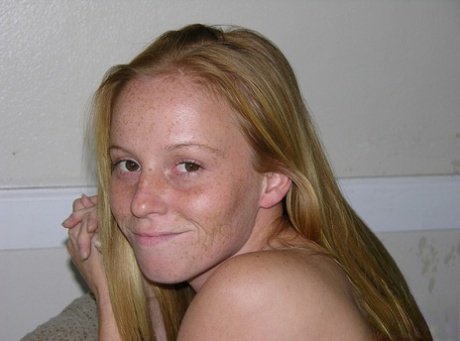 Alyssa Hart naked actress picture