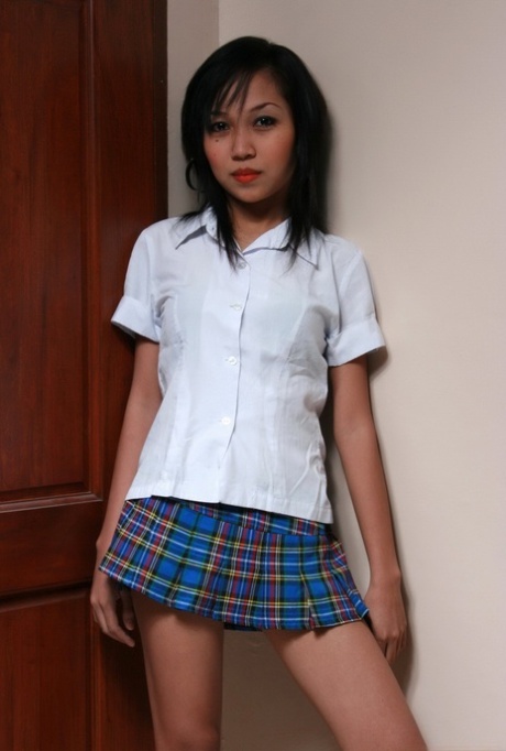 asian schoolgirl exclusive images