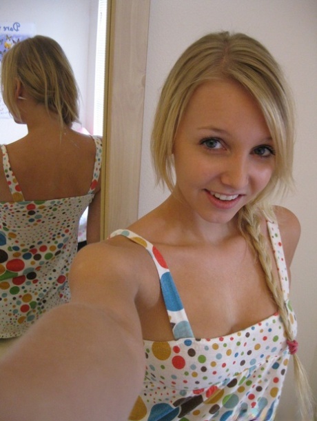 mirror selfie erotic picture