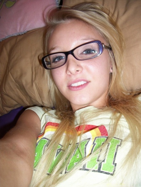 Elle Blue erotic star pics