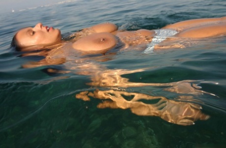 underwater beautiful nude pic