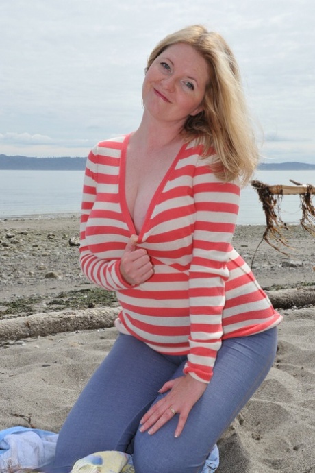 mature blonde big tits pretty images