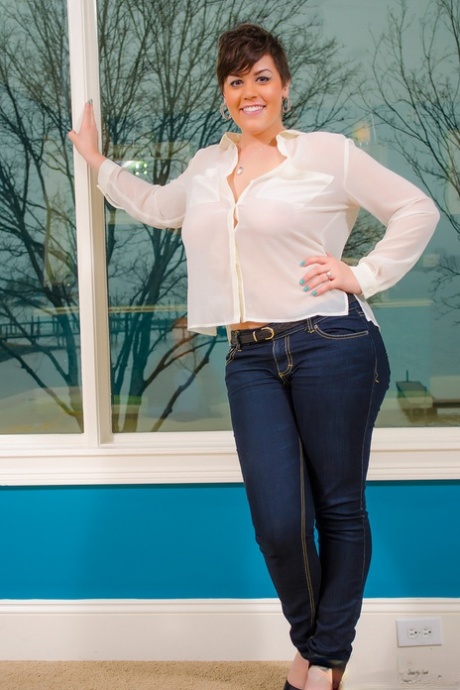chubby short hair hot sexy pic