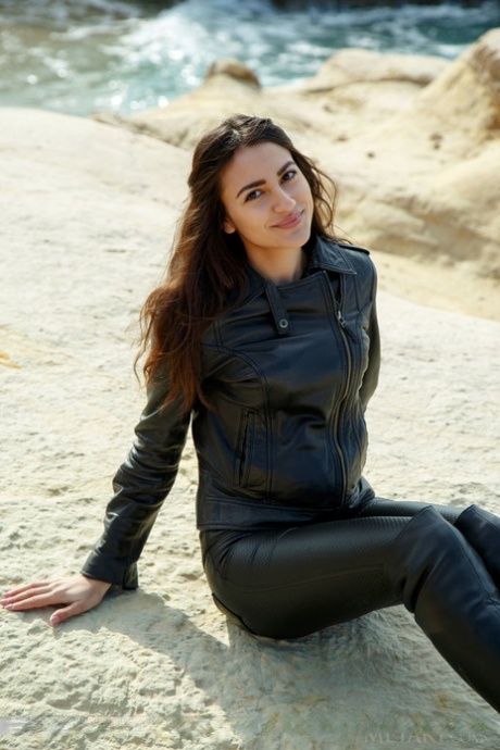 Cira Nerri perfect model image