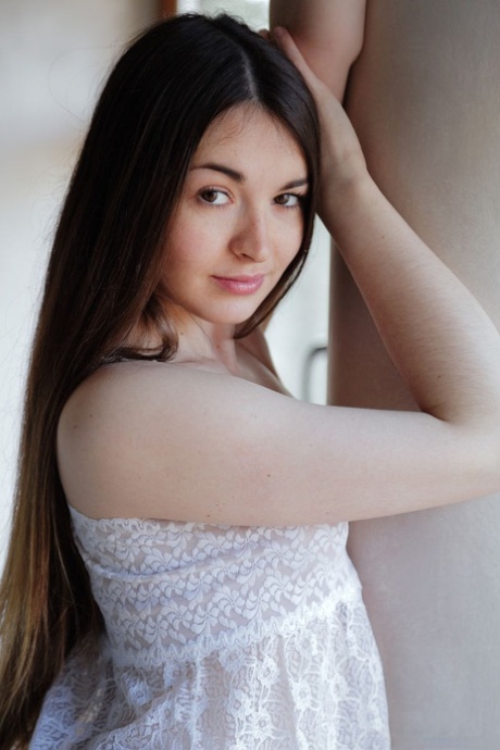 pretty face hot nude pics