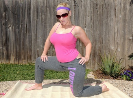 mature yoga pants erotic pictures