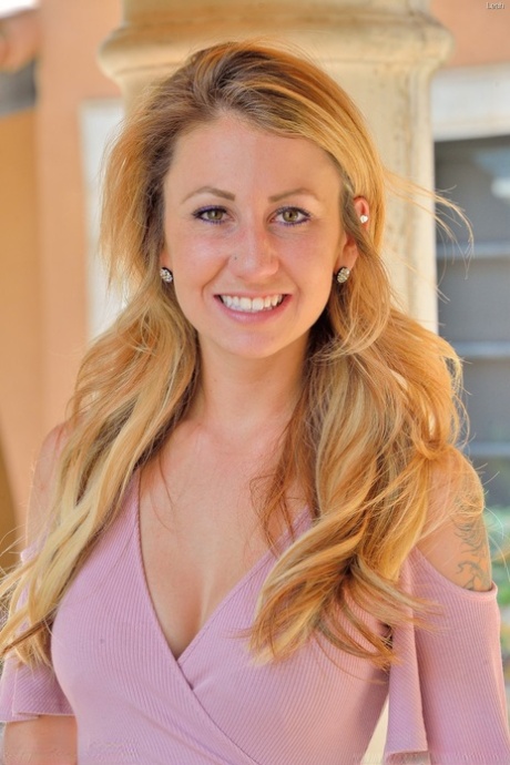 Lia 19 nude actress photos