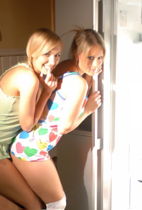 lesbian kitchen hd pics