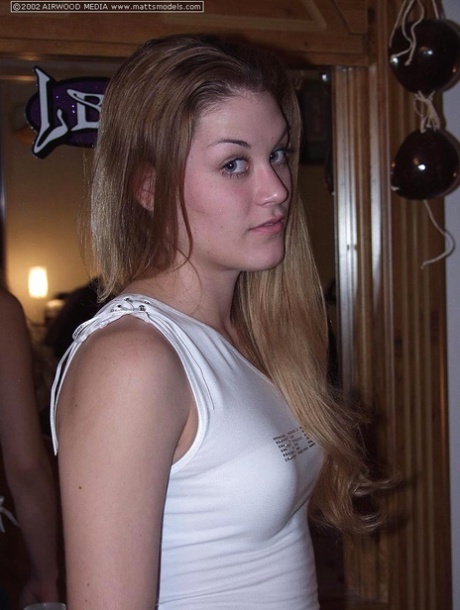 teen mirror pornographic photo