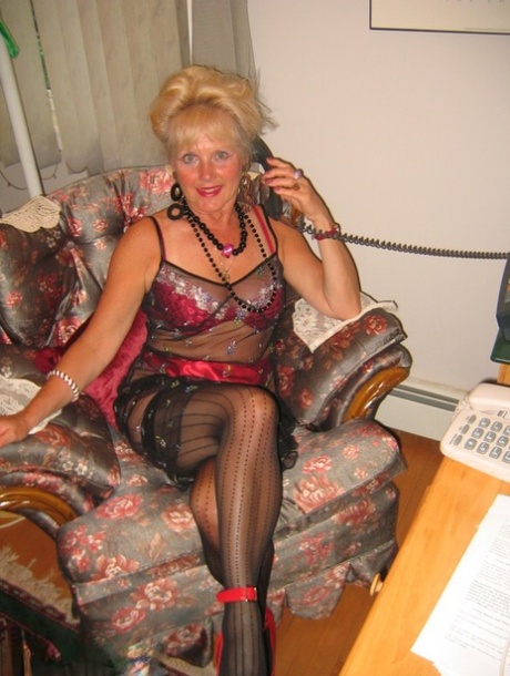 amateur milf lingerie free sex pics