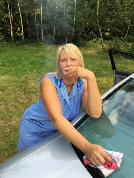 smoking free nude pictures
