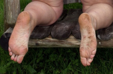 granny feet hot nude pictures