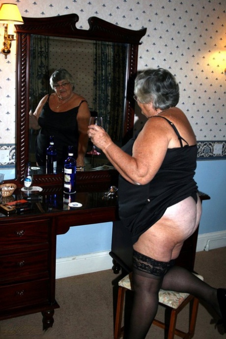 granny upskirt hot sexy pictures