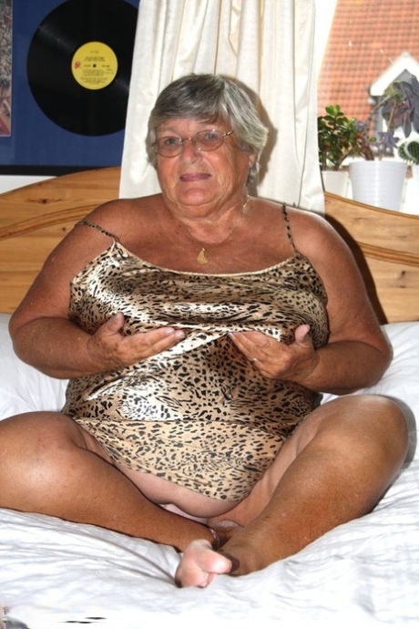 ssbbw granny hd image