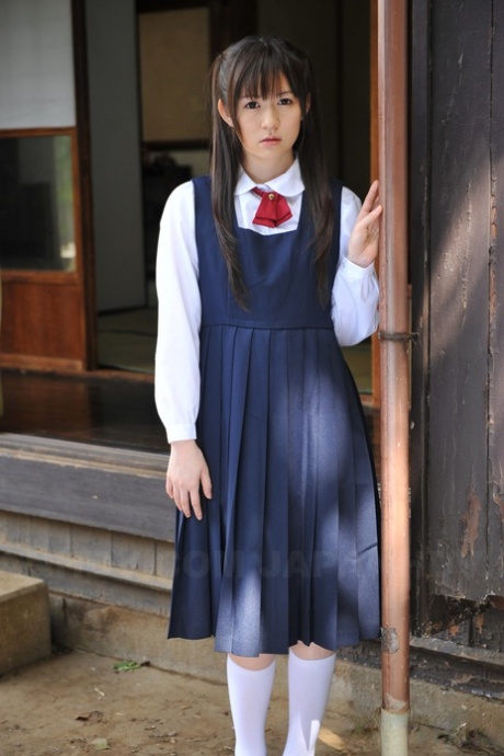 japanese schoolgirl hot naked pic