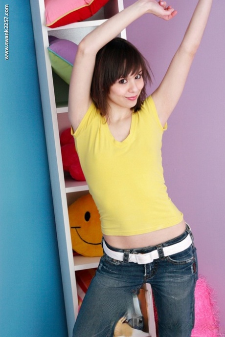 Ariel Rebel sexy actress img