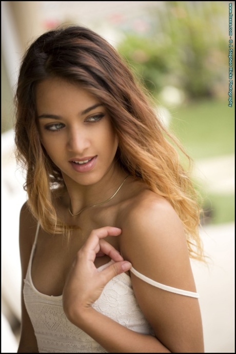 Uma Jolie pretty star pic