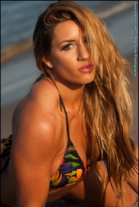 fitness blonde hot nude gallery