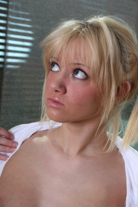 Ditzi Dani pretty model galleries