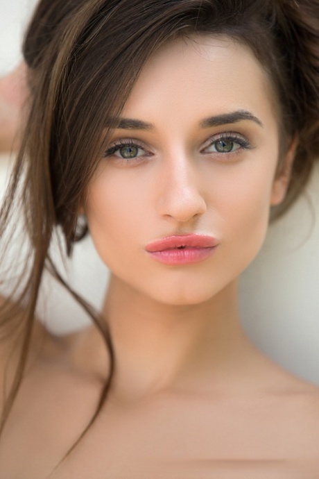 pretty face beautiful nude image