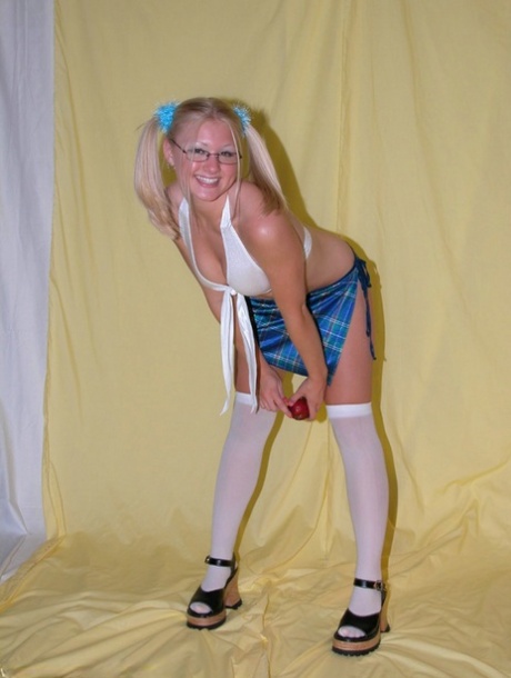 nerdy milf nude galleries