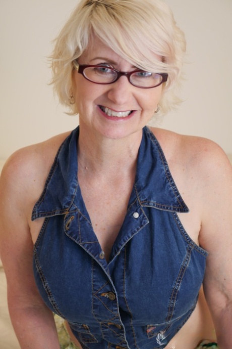 short hair glasses free xxx photo