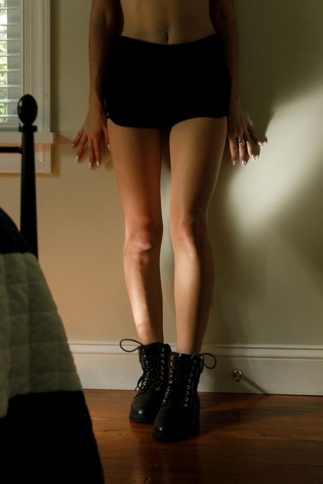 Carmen Rae exclusive star pics