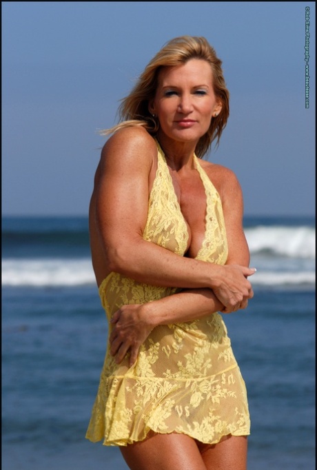 mature beach sexy nudes pics