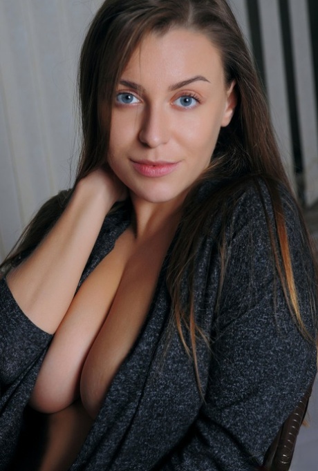 busty brunette art naked photos