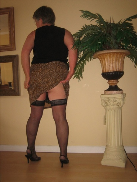 granny upskirt beautiful porn img