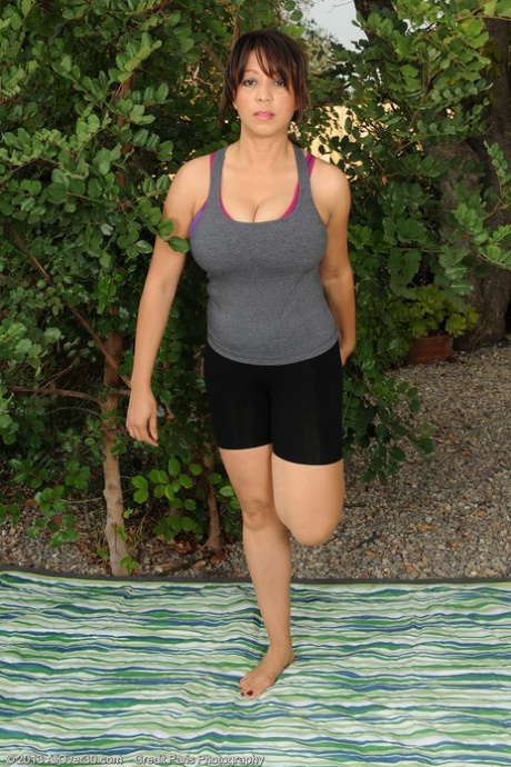Lala Bond porn model image