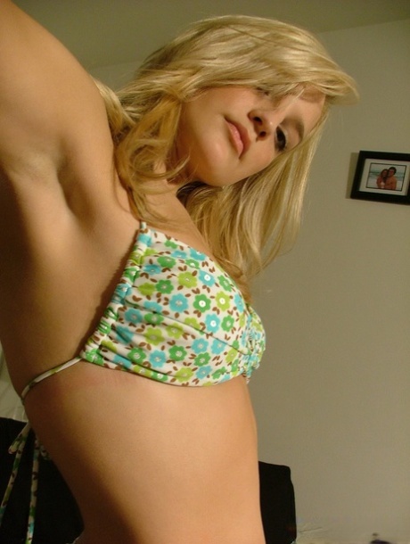 blonde selfie free sexy img