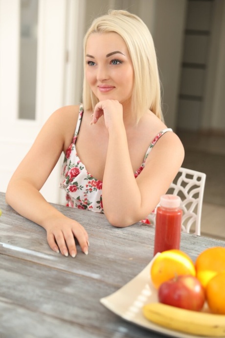lesbian kitchen free xxx pictures