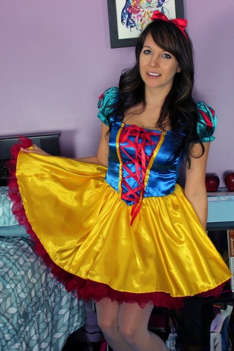 milf cosplay hot nude picture