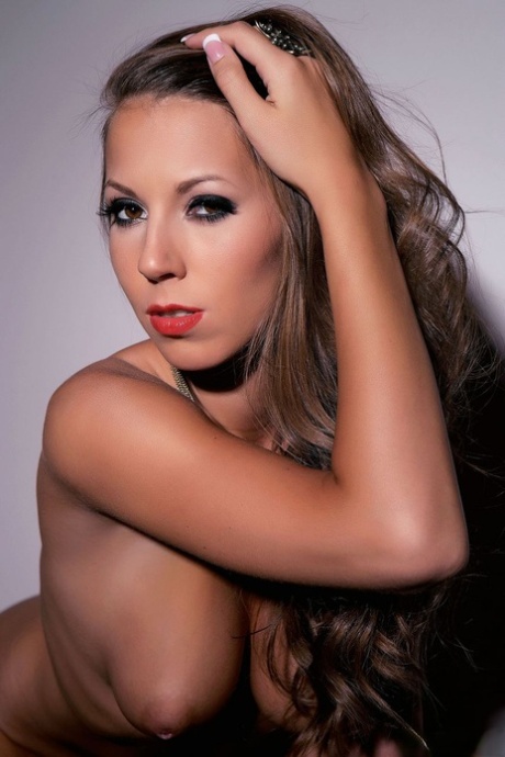Lizzie Ryan perfect actress photos
