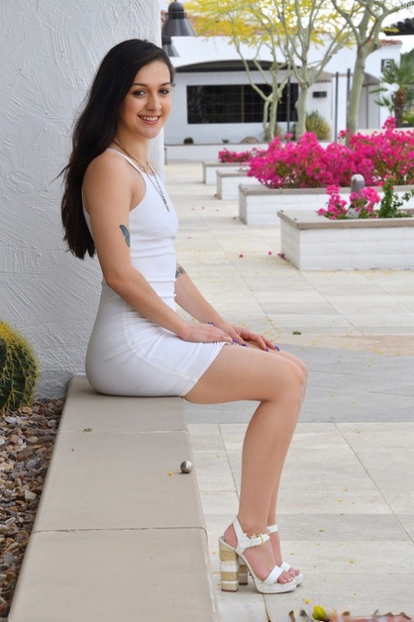 April Valentino model nude pic