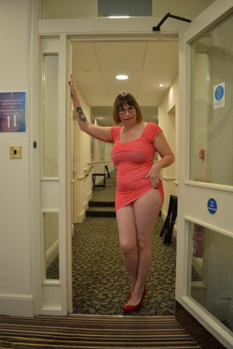 chubby short hair free sex photo