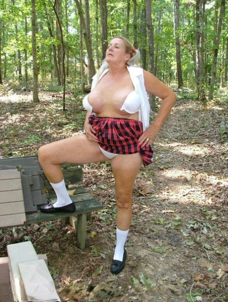 granny upskirt sexy pics