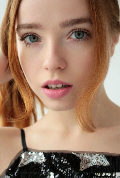 Rinna Ly sexy model gallery