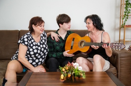 bbw threesome hot naked photo