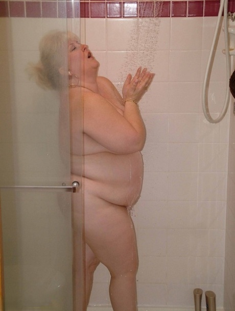 bbw shower nude img