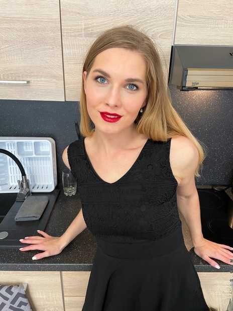 milf kitchen hd pic