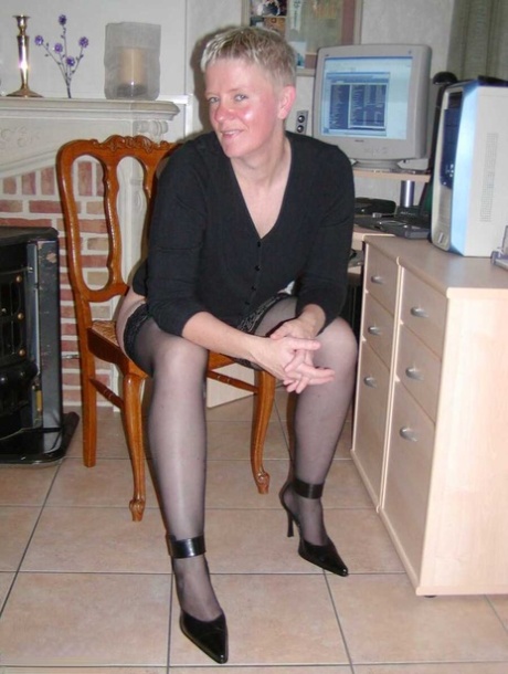 chubby short hair hot naked pic