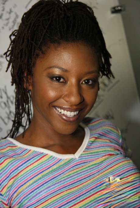 ebony mature nudes pics