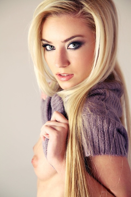 Diana Fox exclusive actress images