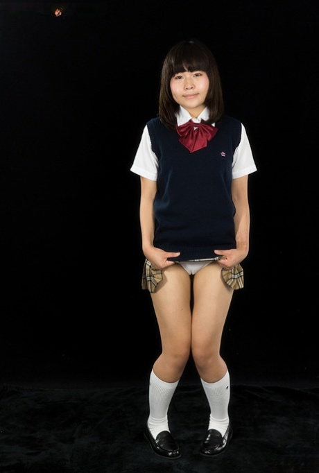 japanese schoolgirl hot naked photos