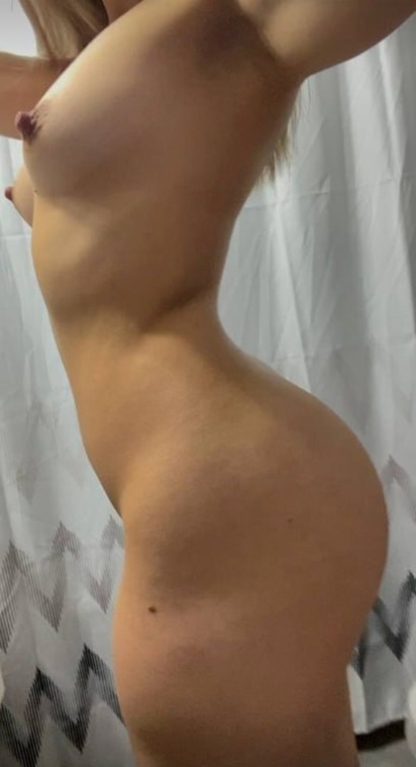 curvy small tits pretty pics