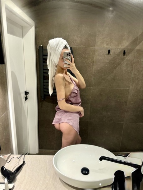 bent over selfie hot naked pics