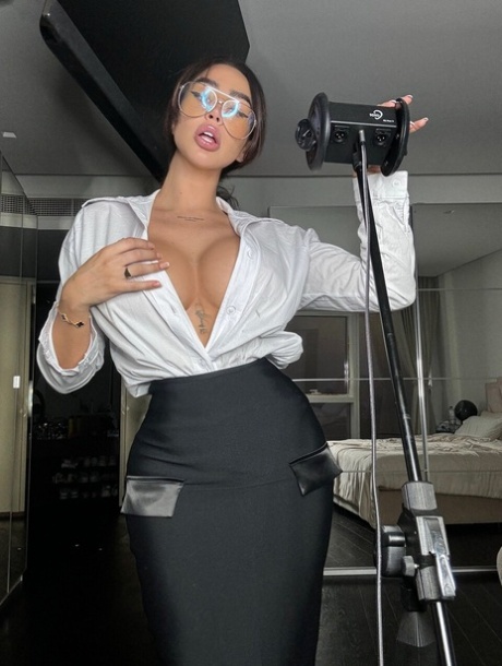 curvy latina free sexy photo